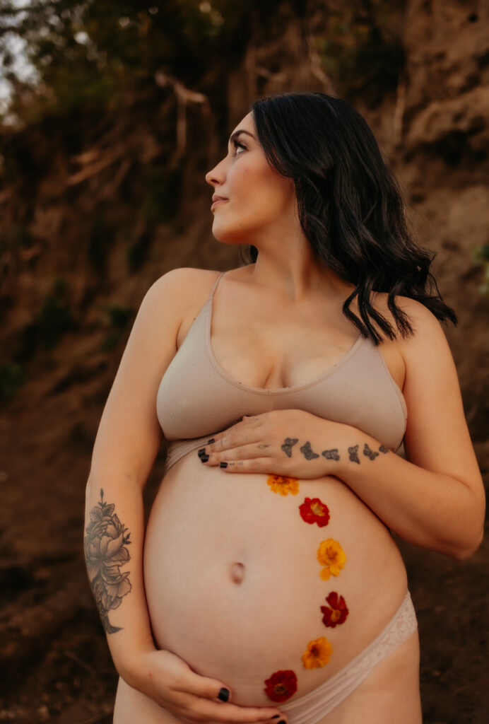 intimate maternity photo