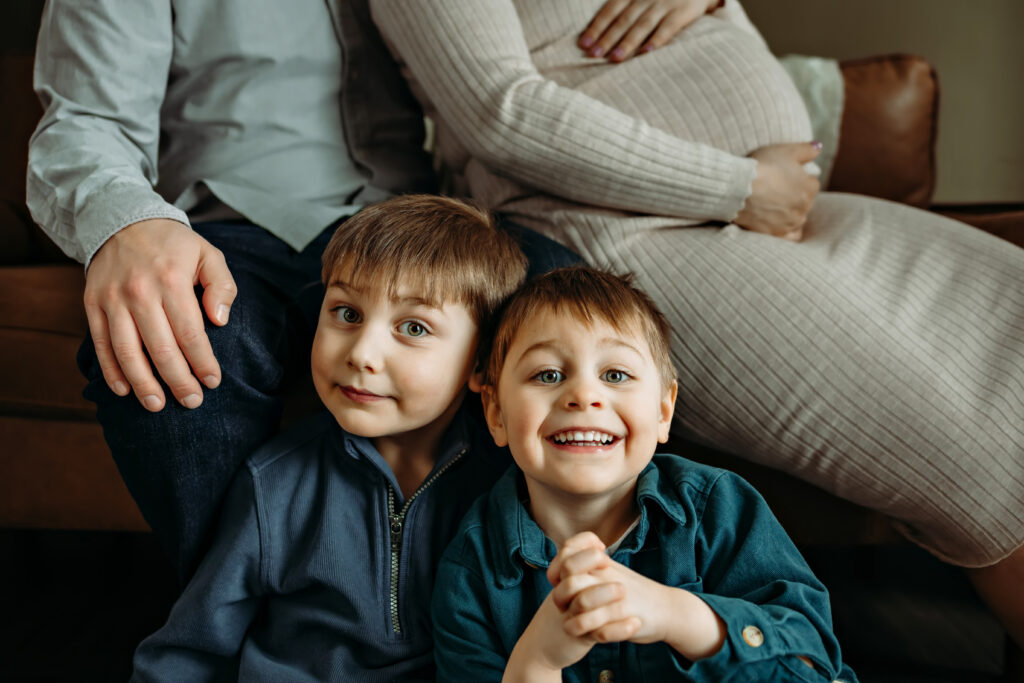 indoor family maternity photos