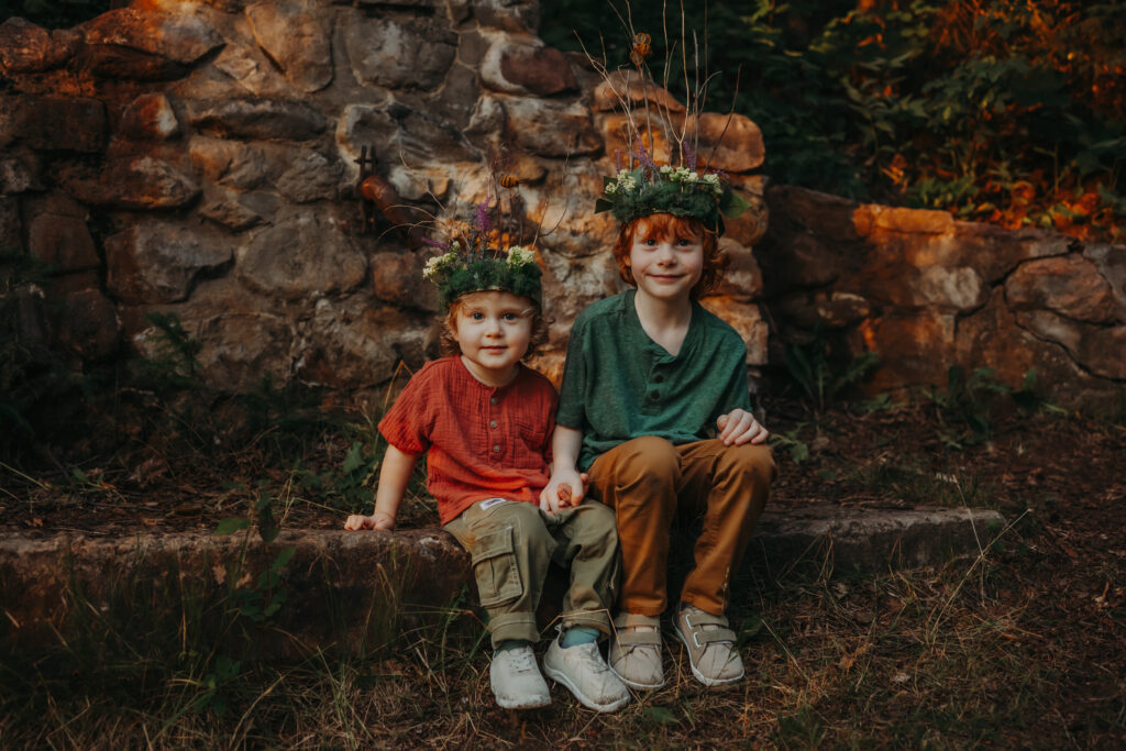 kids pose during edmonton family photos